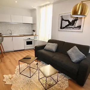 Lovely Heart Of Golden Square Fiber Wifi Apartamento